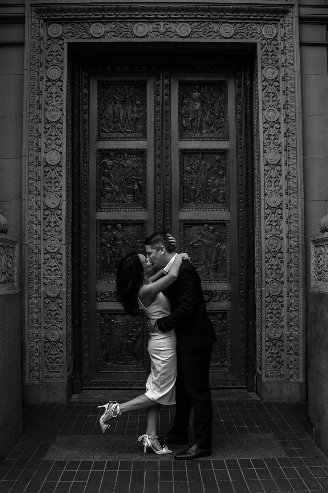 Black and white photo of Portland engagement photos