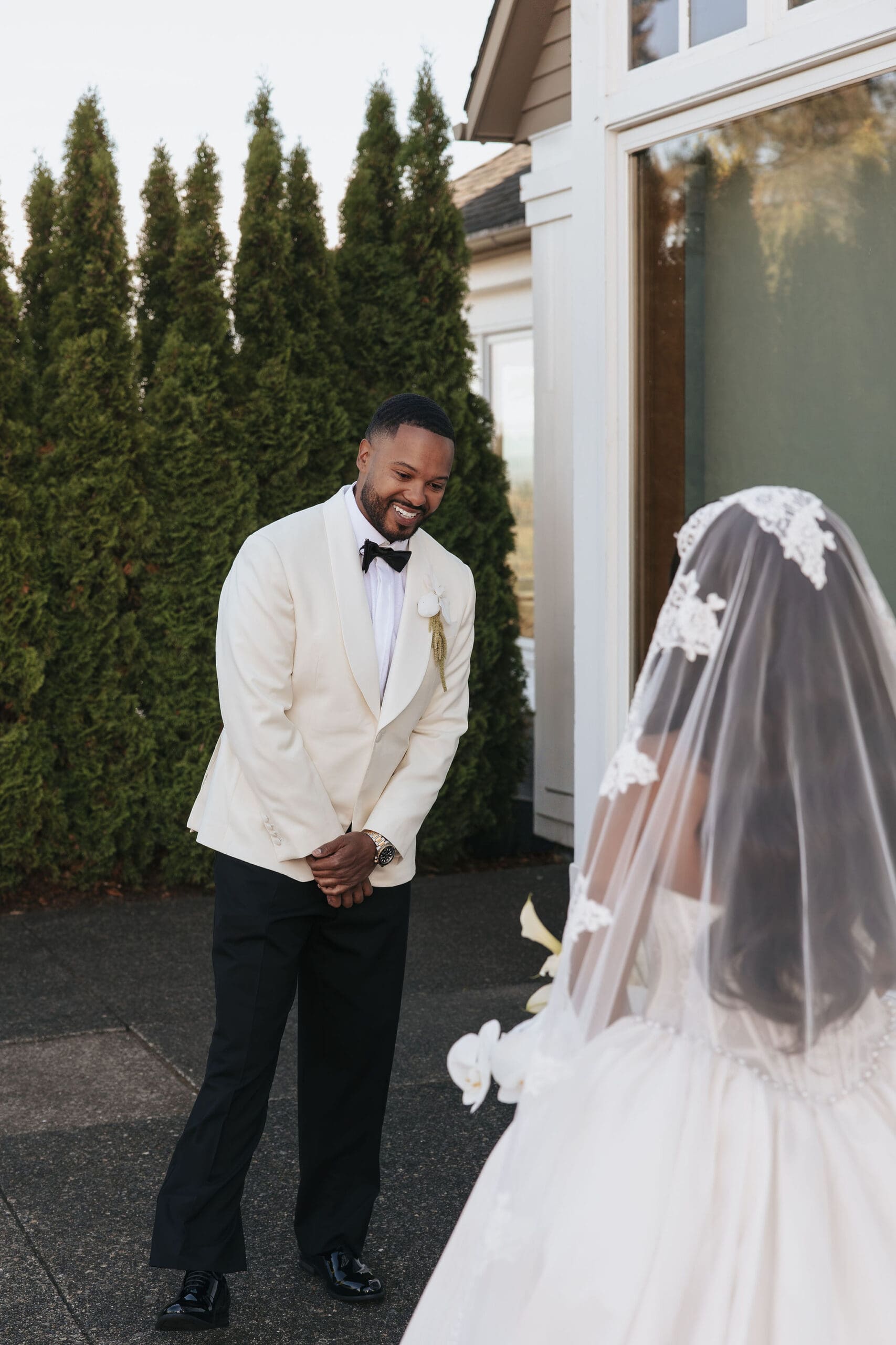 Couple has first look at their Oregon Golf Club wedding