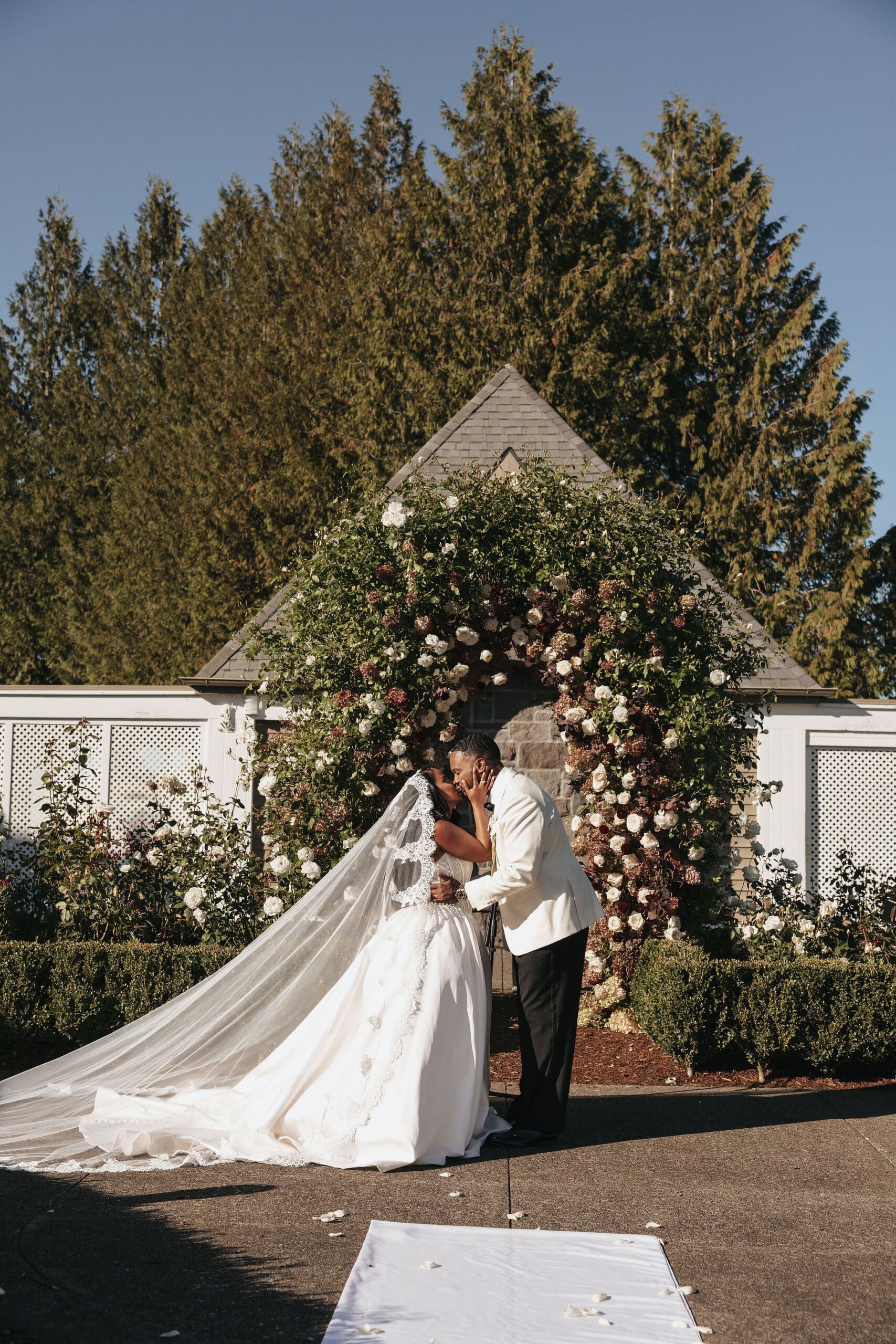 Outdoor Oregon Golf Club wedding ceremony